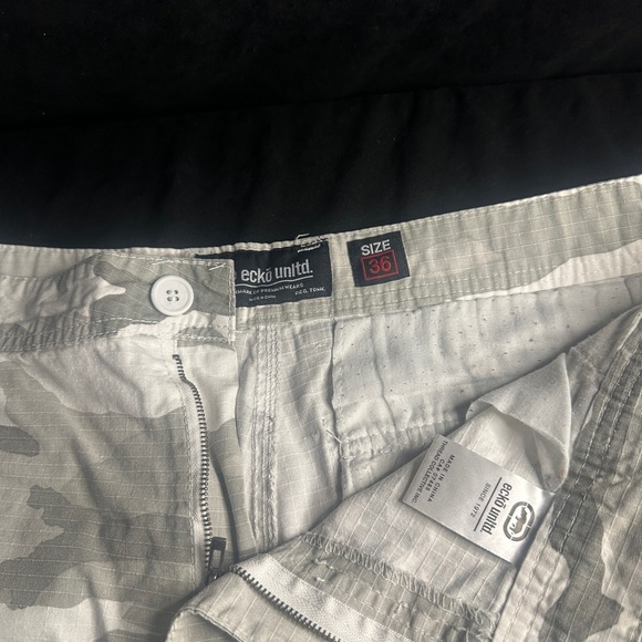 Gray Camouflage Men's Cargo Shorts-ecko unltd size 36-#446 - Picture 2 of 2